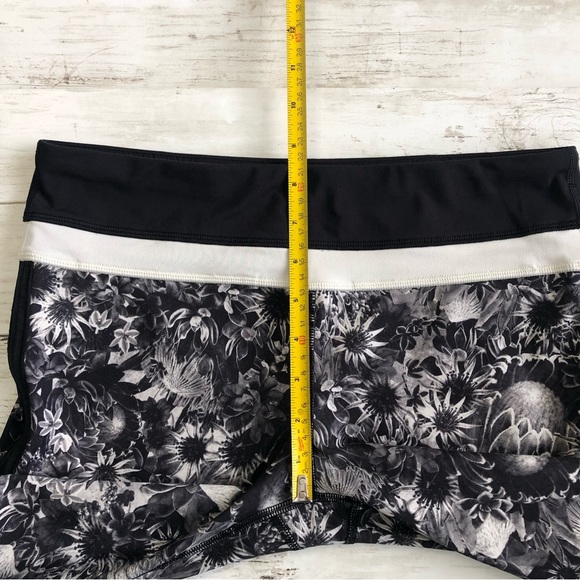 LULULEMON Up The Pace Flowabunga Black/White Sunflower Print Cropped Leg… - Picture 8 of 12